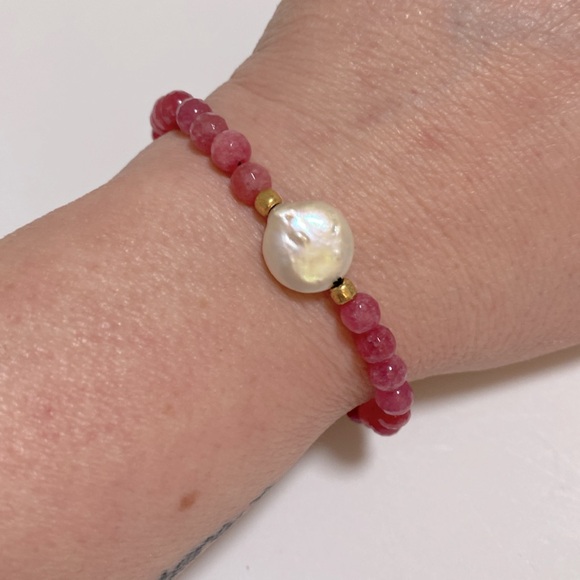New Natural Pink Semiprecious Stone & Freshwater Pearl Stretch Bangle Pink/Gold - Picture 5 of 6